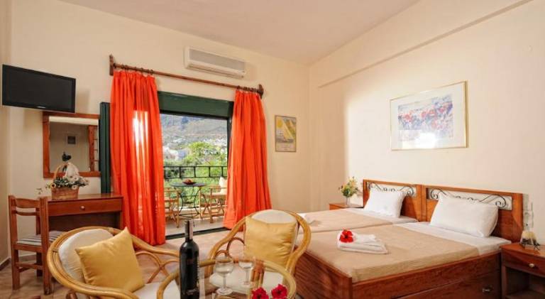 Serviced apartment with yard & patio in Hersonissos