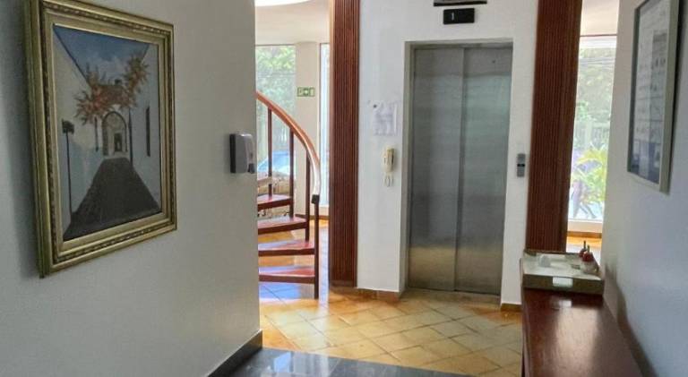 Serviced apartment with terrace — photo 3