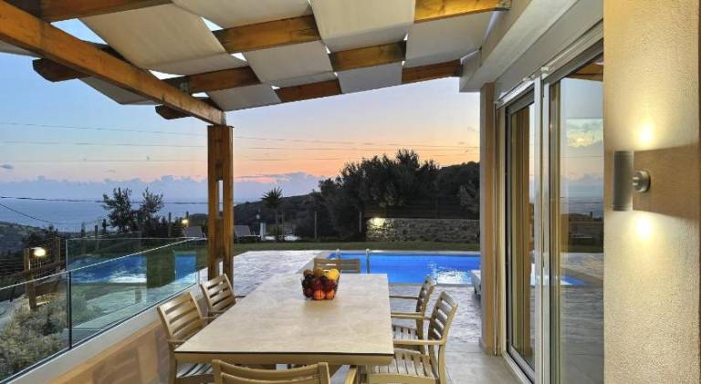 Villa with garden, terrace & private pool — photo 4