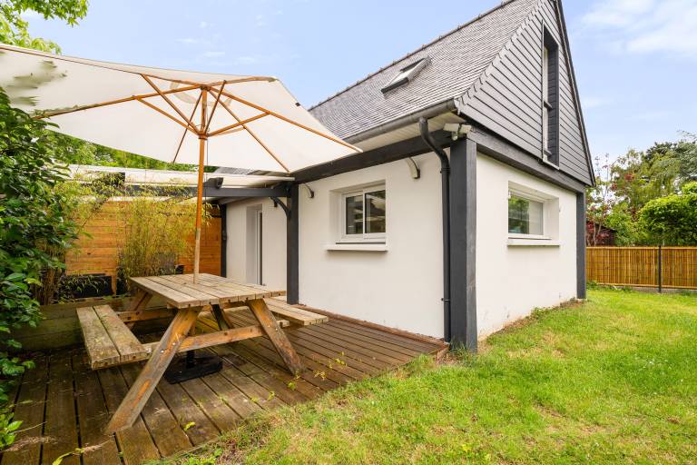 Cottage 'Grand Gîte Sable D' Or 600m Plage' with Private Terrace and Wi-Fi in Dinan