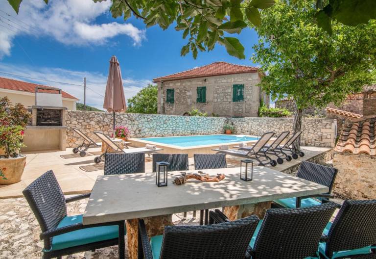 Fully equipped villa with garden, patio & BBQ | Garden view | Suitable for remote work | Dogs allowed — photo 3