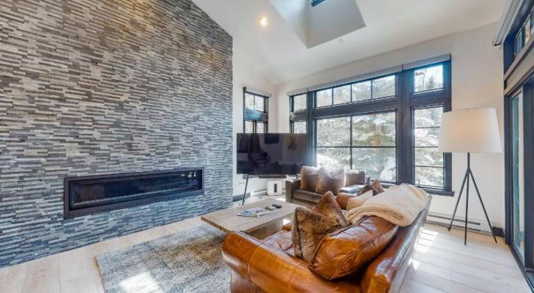 Charming house with jacuzzi | Ski nearby | Pets allowed in Eagle, CO