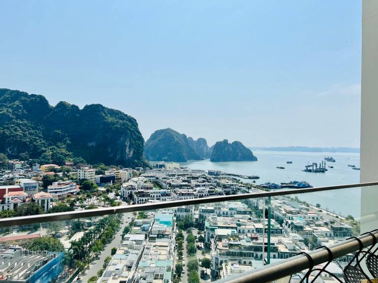 Pleasant rental apartment with yard, pool & jacuzzi | Water view | Suitable for remote work | Dogs allowed — photo 4