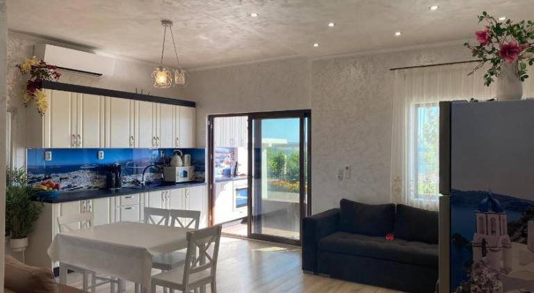 Beautiful villa with yard, patio & BBQ | Beach nearby | Dogs allowed — photo 2