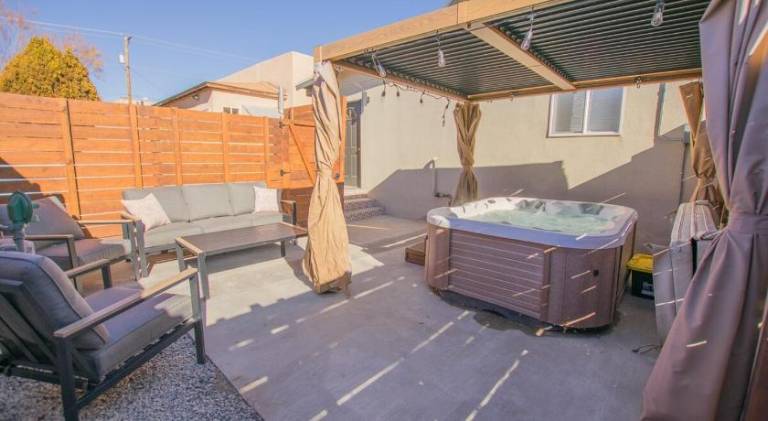 Terracotta Suite at ArnoTriplex! Hot Tub-Close to Downtown-Pet Friendly-No Pet Fee! — photo 3