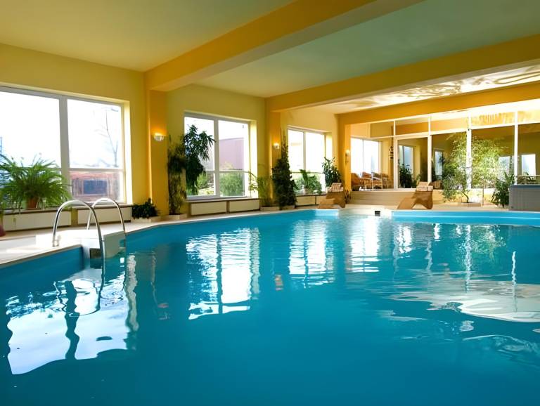 Chalet with pool & hot tub | Pets are welcome — photo 4