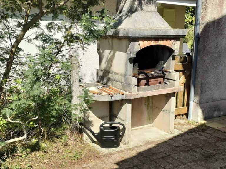 House with barbeque — photo 5