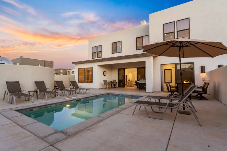 House with BBQ, hot tub & private pool in Washington, UT