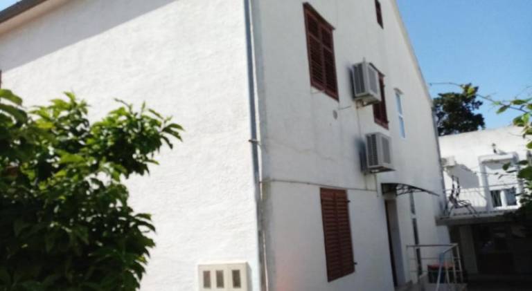 Apartment with 2 rooms for 5 persons in Biograd na Moru
