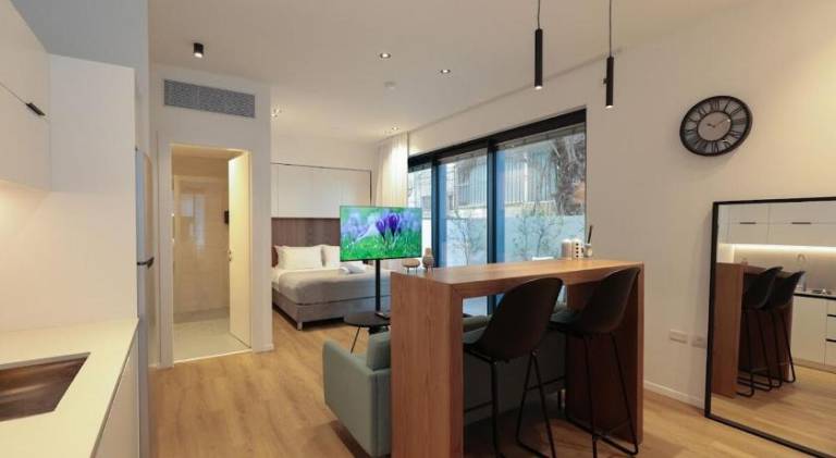 Rental apartment with yard — photo 2