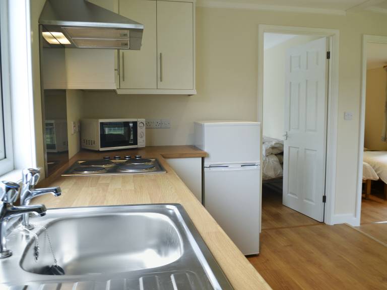 Cottage with barbeque & yard — photo 3