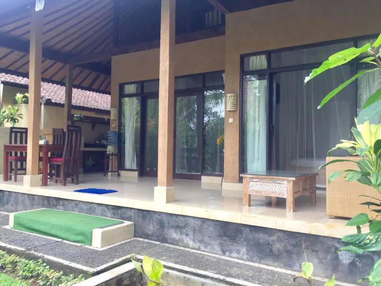 Villa with jacuzzi, pool & yard | Perfect for remote work | Pets allowed — photo 3
