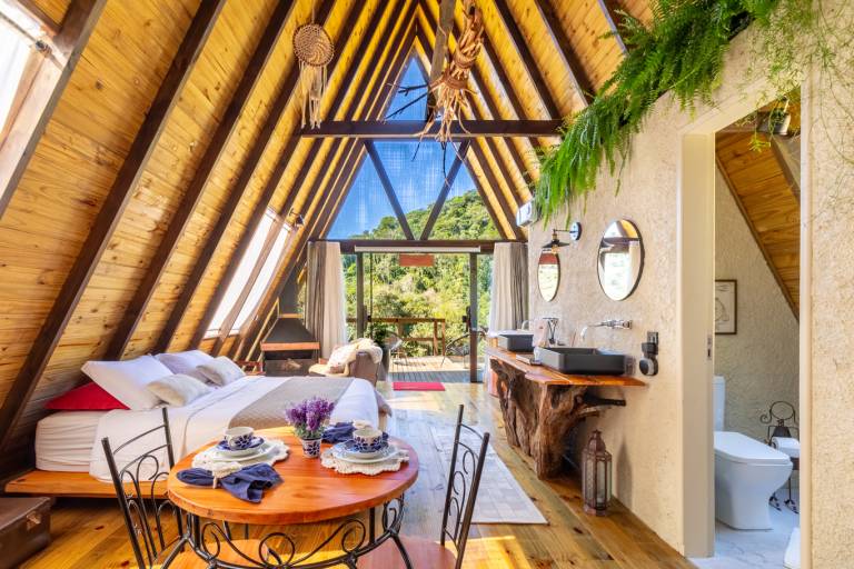 Chalé Alcântara: Jacuzzi, Lareira e Deck com Vista in Florianópolis