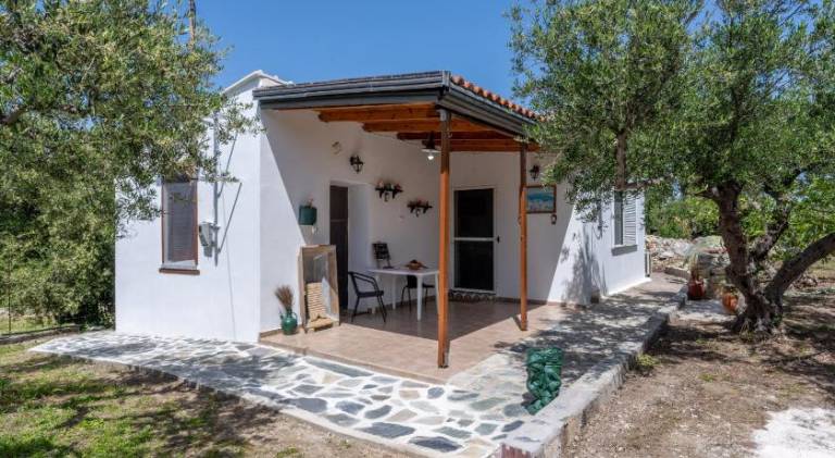 Lovely vacation home with patio & garden | Dogs allowed in Apokoronas