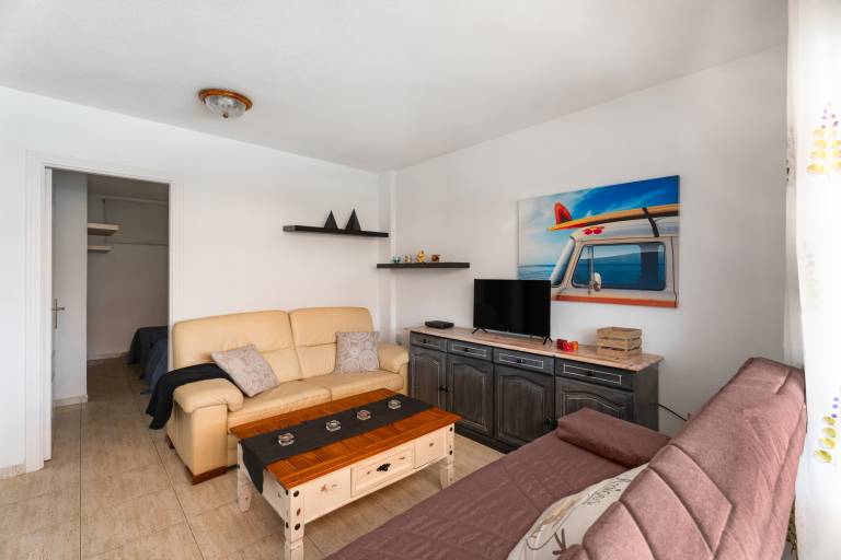Vacation Apartment 'Central Los Cristianos' with Mountain View, Shared Pool and Wi-Fi — photo 4