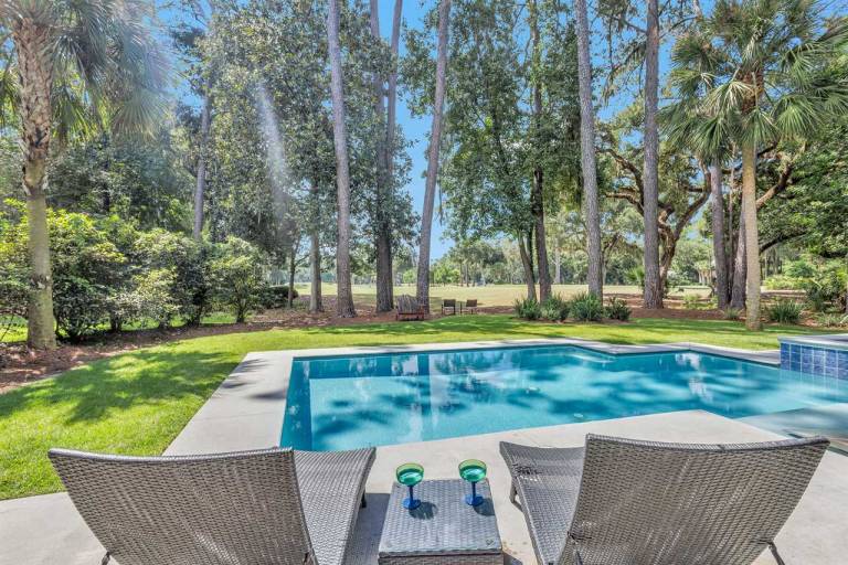 House with BBQ & pool in Hilton Head Island, SC