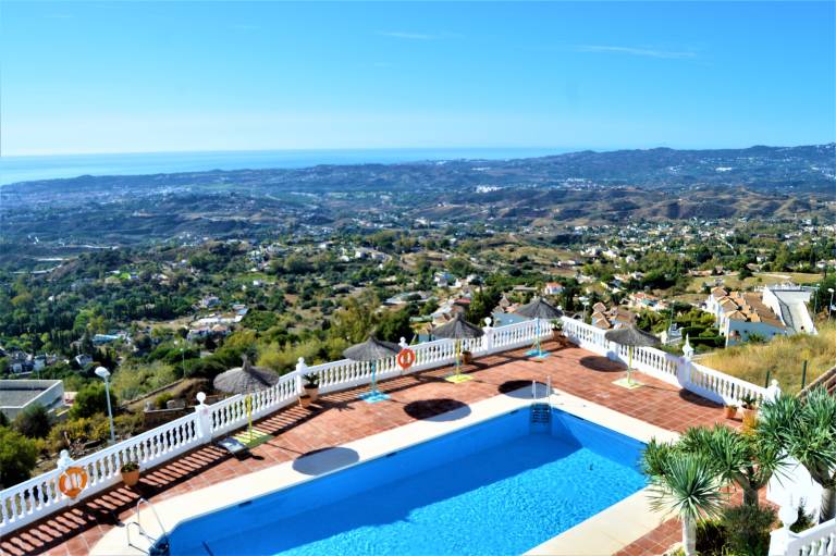 Rental apartment with garden, pool & terrace — photo 3