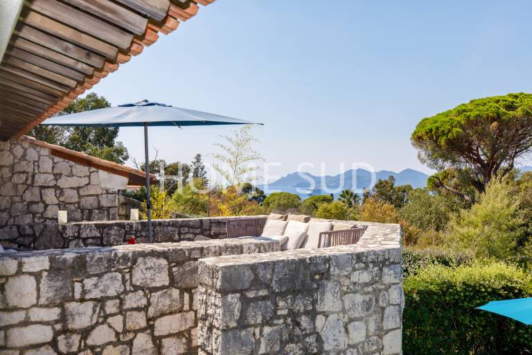 Fully equipped spacious villa with private pool, barbeque & patio | Pet-friendly — photo 2