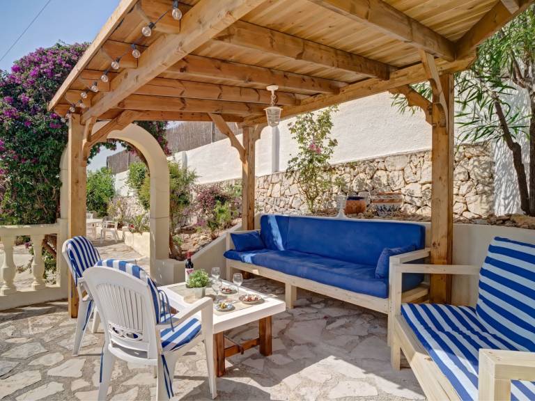 Vacation home with BBQ, private pool & patio | Sea view — photo 5