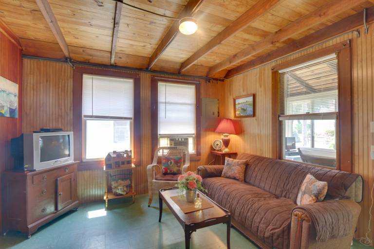 'Grandma's Cottage' w/ Sunroom: Walk to Beach — photo 3