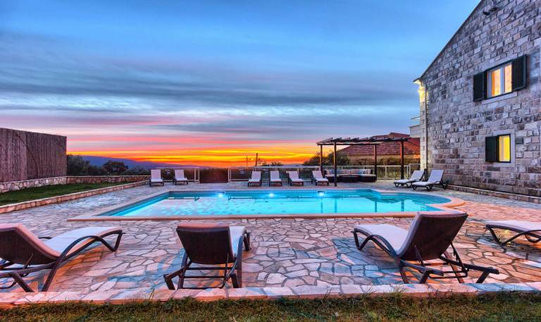 Villa Pave Hilltop - six bedroom, pool, jacuzzi, for up to 16 by MyWaycation — photo 3