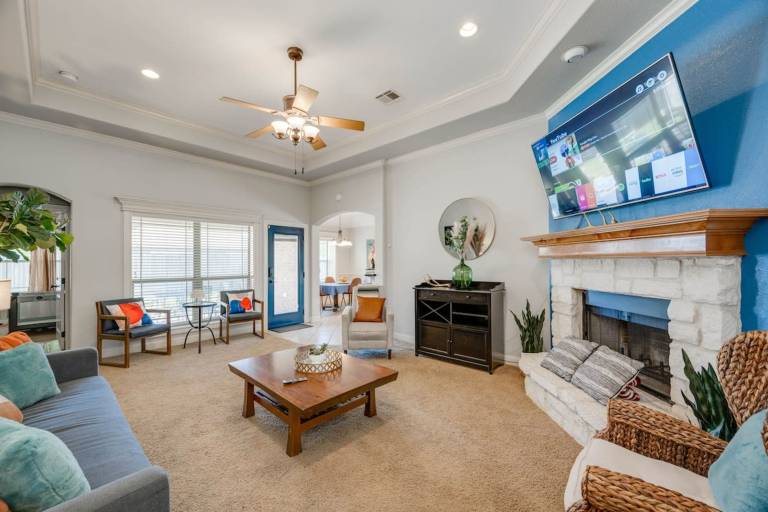 4bed 3bath Close2A M Santa s Wonderland Hospital L2 EV — photo 4