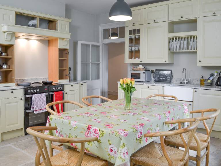 Cottage with patio | Beach view in Plymouth