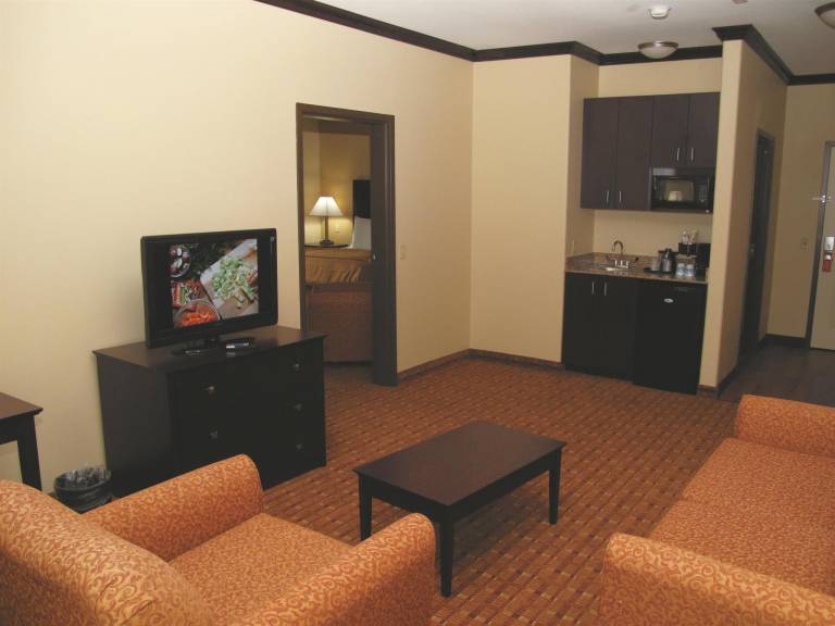 La Quinta Inn & Suites by Wyndham Ennis in Ennis, TX
