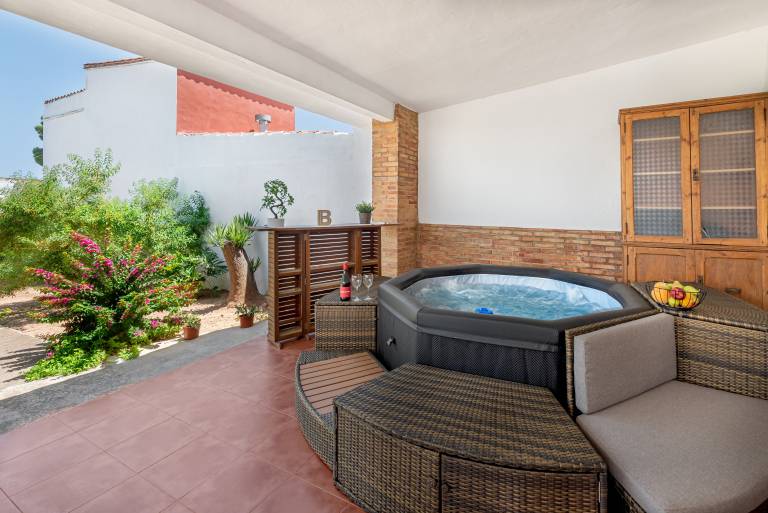 Nice vacation home with garden, hot tub & terrace | Garden view | Pets are welcome in València