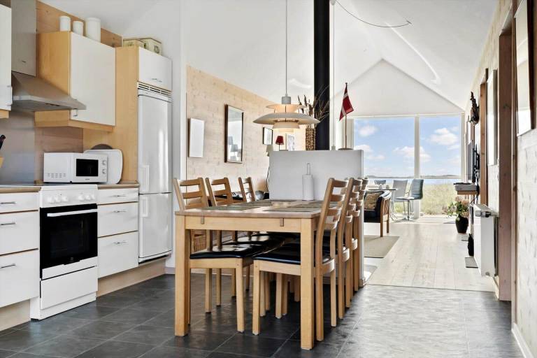 Vacation home with patio, grill & jacuzzi | Pets are welcome — photo 2