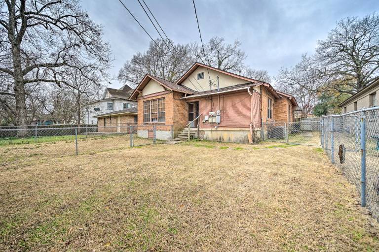 Pet-Friendly Home w/ Fenced Yard in Texarkana — photo 5