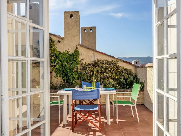 Fully equipped beautiful rental apartment with barbeque & patio | Next to the beach | Pets are welcome — photo 2