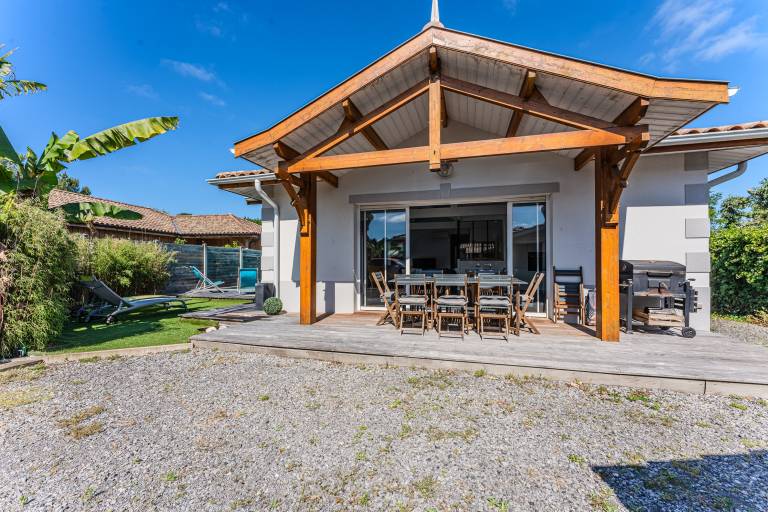 Fully equipped beautiful vacation home with private pool, fast internet & terrace | Garden view | Pet-friendly — photo 5