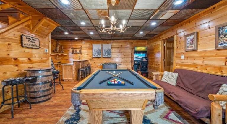 Vacation home with jacuzzi in Sevierville, TN