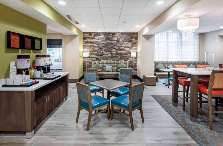Hampton Inn Baltimore/Bayview Campus — photo 4