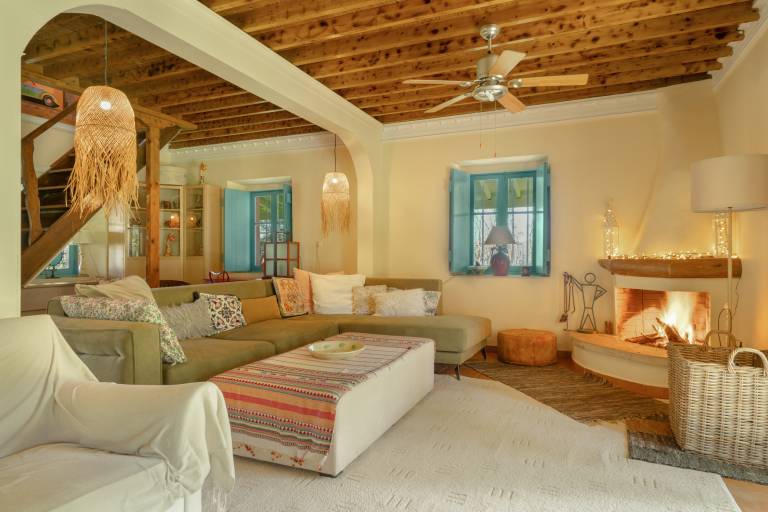 Lefkadas Bohemian Cottage Holiday Home with Mountain View, Wi-Fi and Air Conditioning in Lefkada