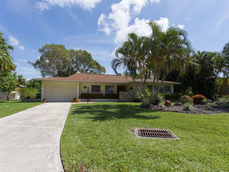 Family-oriented house with private pool & grill | Close to the beach | Pet-friendly — photo 2