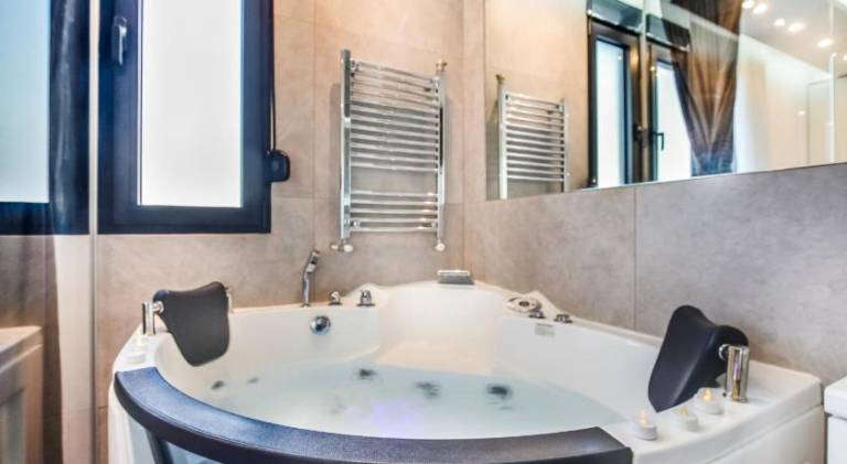 Holiday apartment with patio & hot tub | Next to Nikola Tesla Museum | Good for workation — photo 5