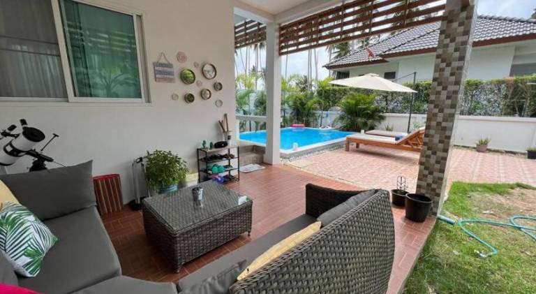 House with pool — photo 3