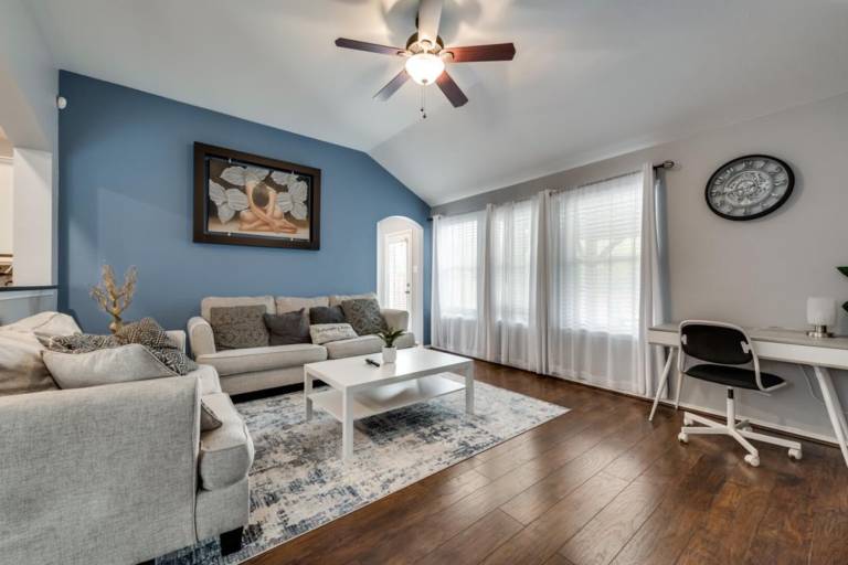Family-oriented vacation home with yard & pool | Pet-friendly — photo 4