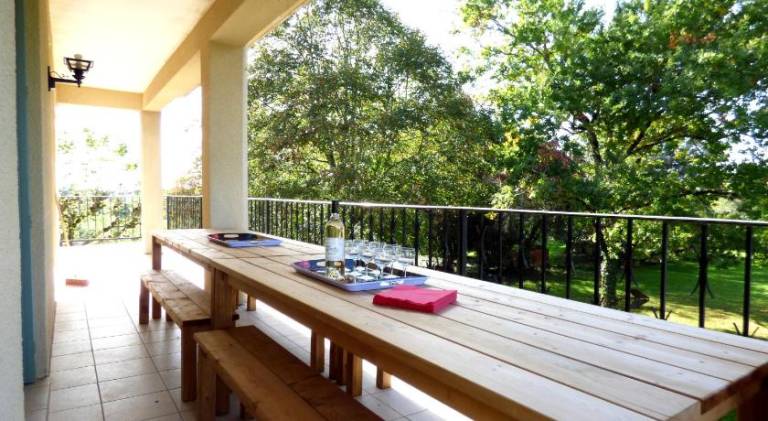 Vacation home with barbecue, patio & yard — photo 3