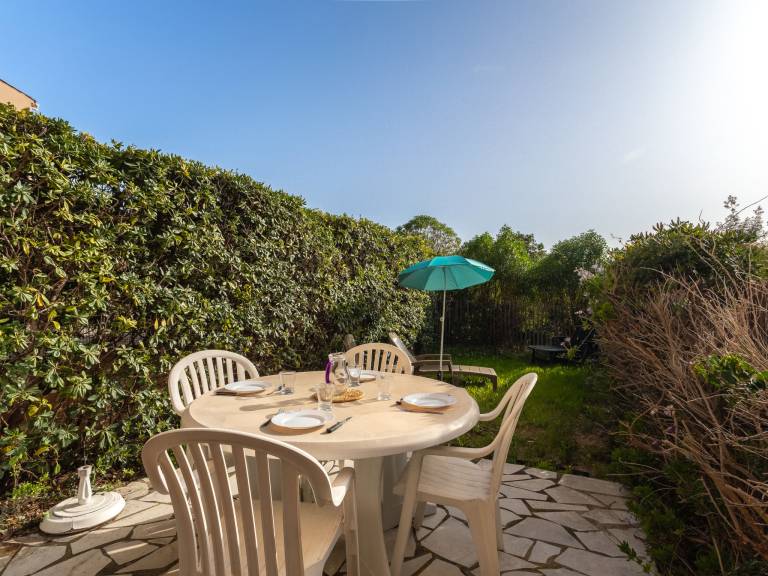 Apartment with terrace & garden — photo 2