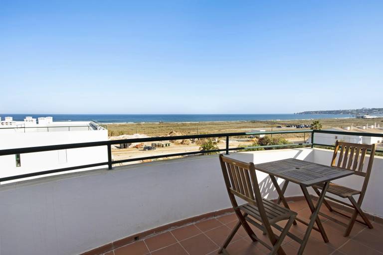 Pet-Friendly Apartment Meia Praia by the Beach & Wi-Fi — photo 5