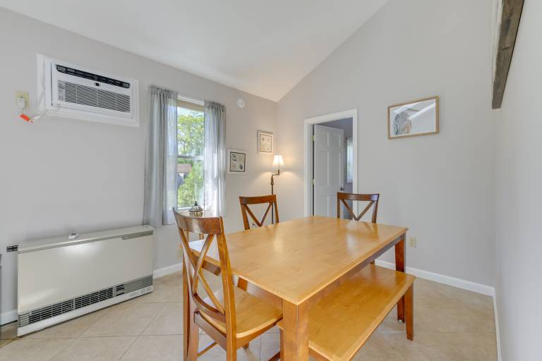 Close to Beach & P-Town! Cottage w/ Bay Views — photo 4