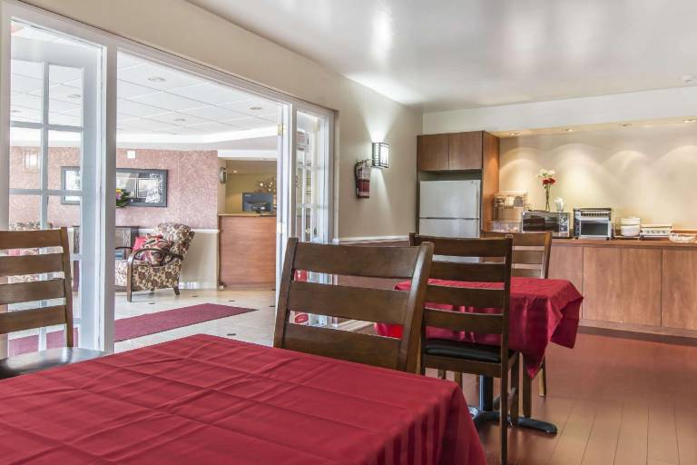 Econo Lodge — photo 4
