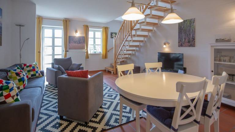 Wohnung mit Pool, Sauna und Garten