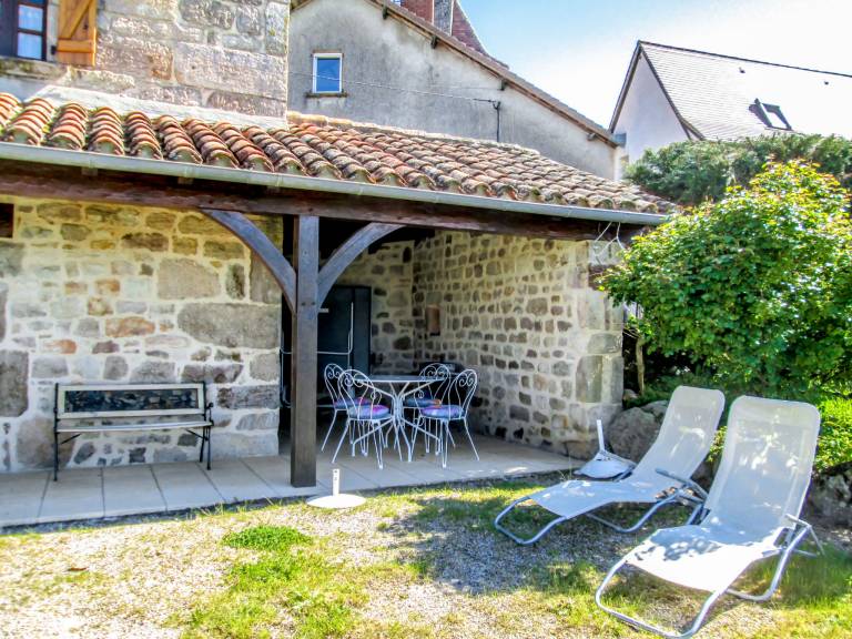 Beautiful vacation home with barbecue, patio & garden | Pet-friendly — photo 2