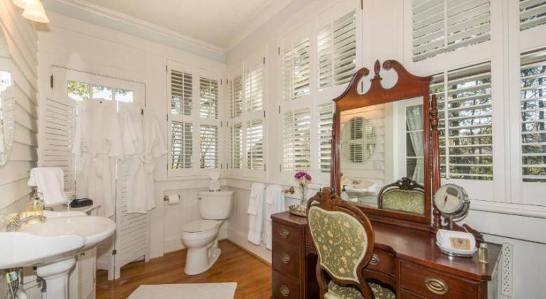 Oak Hill On Love Lane Bed and Breakfast Inn — photo 2
