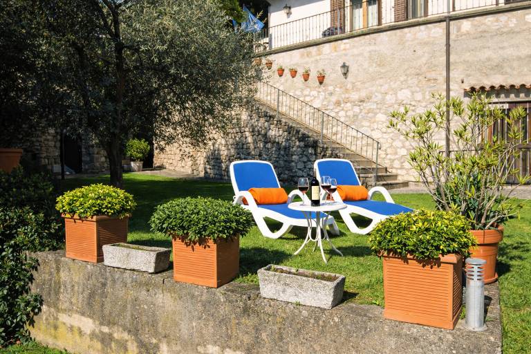 Apartment with garden & patio — photo 4