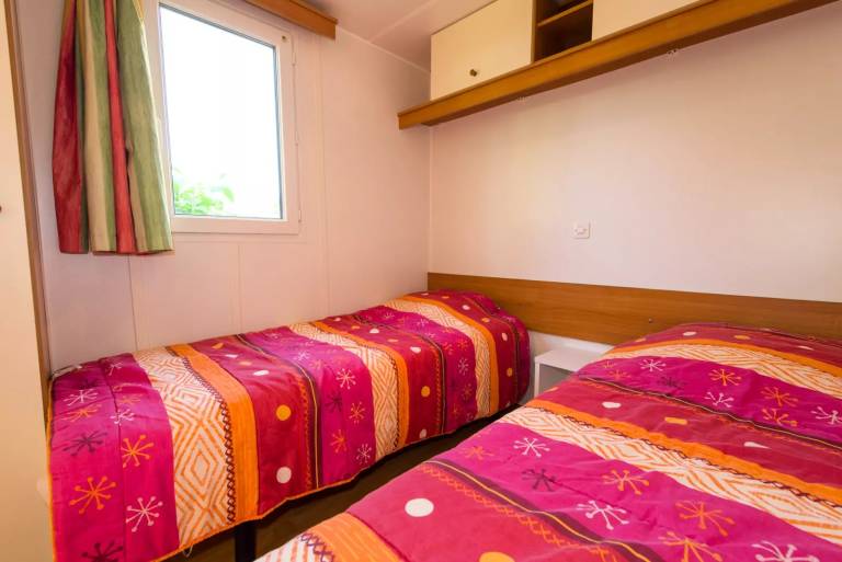 Camping de l'Etang Sites and Landscapes - Cottage Classique Louet 2 bedrooms 4 people — photo 5
